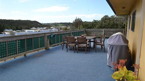 House On The Hill Port Campbell - Hervey Bay Accommodation 6