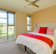 Canadian Lakehouse - Hervey Bay Accommodation