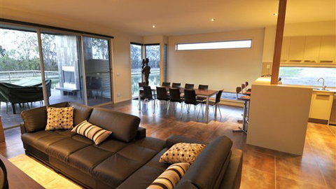 Gippsland Lakehouse - Hervey Bay Accommodation 3