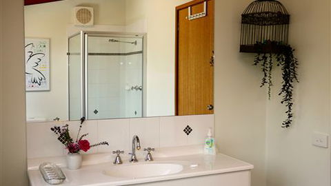 MannaGum Alpine Lodge - Hervey Bay Accommodation 4