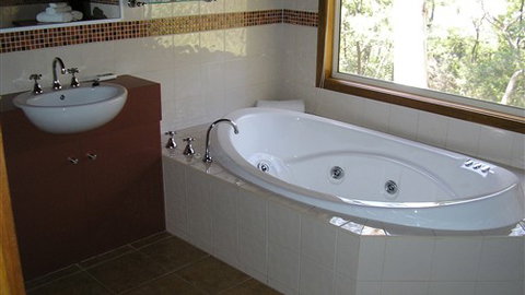 Halls Gap Hideaway - Hervey Bay Accommodation 1