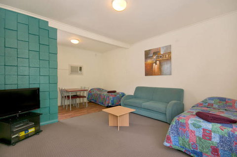 Hello Adelaide Motel + Apartments - Hervey Bay Accommodation 2