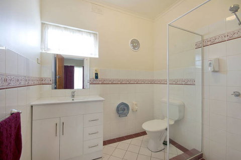 Hello Adelaide Motel + Apartments - Hervey Bay Accommodation 3