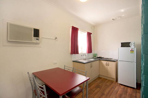 Hello Adelaide Motel + Apartments - Hervey Bay Accommodation 4