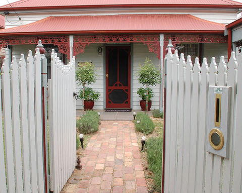 Airleigh Rose Cottage - Hervey Bay Accommodation 0