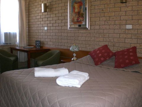 Allamar Motor Inn - Hervey Bay Accommodation 0