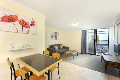 Assured Waterside Apartments - Hervey Bay Accommodation 2