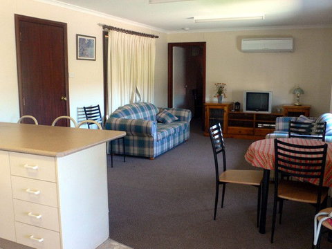 Back O' Bourke Accommodation - Hervey Bay Accommodation 2