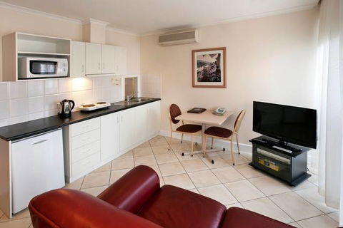 BEST WESTERN Ensenada Motor Inn & Suites - Hervey Bay Accommodation 1