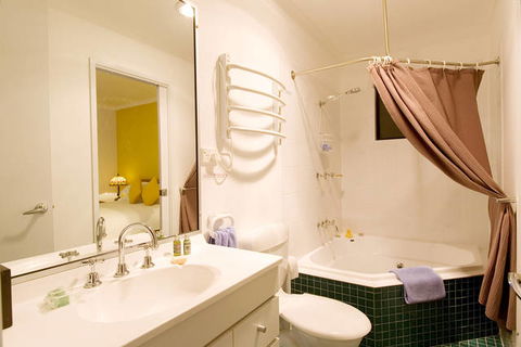 Bindo Creek Cabins - Hervey Bay Accommodation 3