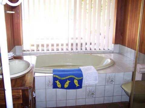 Bott's Beach Retreat - Hervey Bay Accommodation 3