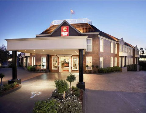 Canterbury International Hotel - Hervey Bay Accommodation 0