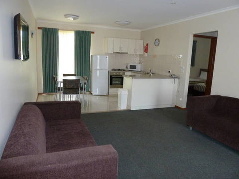 Werribee Motel & Apartments - Tourism Hervey Bay 1