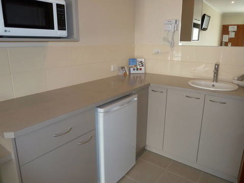 Werribee Motel & Apartments - Tourism Hervey Bay 2