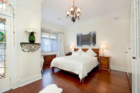 Petite Chalet - Hervey Bay Accommodation 0