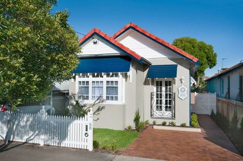 Petite Chalet - Hervey Bay Accommodation 3