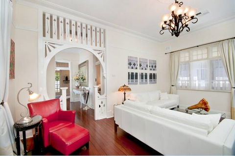 Petite Chalet - Hervey Bay Accommodation 4