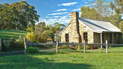 Adelaide Hills Country Cottages - Gum Tree Cottage - Hervey Bay Accommodation 3