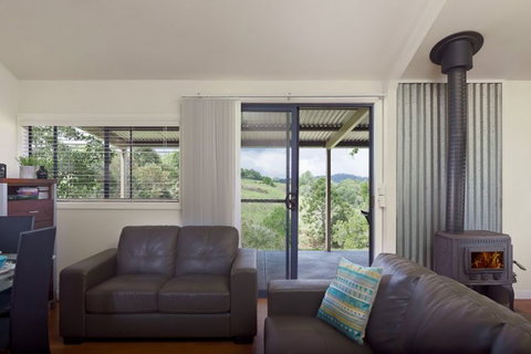 Jacaranda Cottages - Hervey Bay Accommodation 3