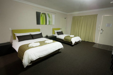 Drovers Motor Inn - Hervey Bay Accommodation 0