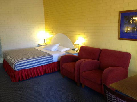 Econo Lodge Statesman Ararat - Hervey Bay Accommodation 4
