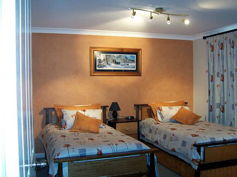 Elm Cottage - Tumut - Hervey Bay Accommodation 0