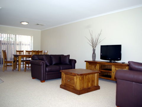 Fairways Bed & Breakfast At Jerilderie - Hervey Bay Accommodation 2