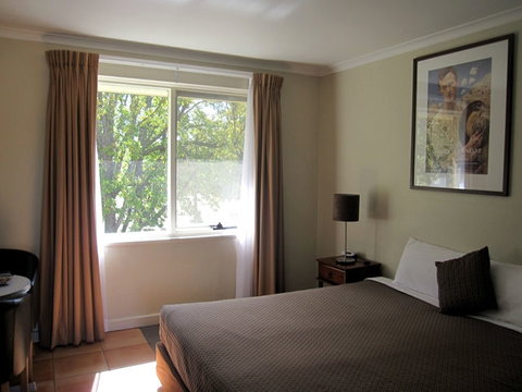 Forrest Hotel & Apartments - Hervey Bay Accommodation 0