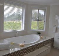 Ghost Riders Vineyard Lodge - Hervey Bay Accommodation