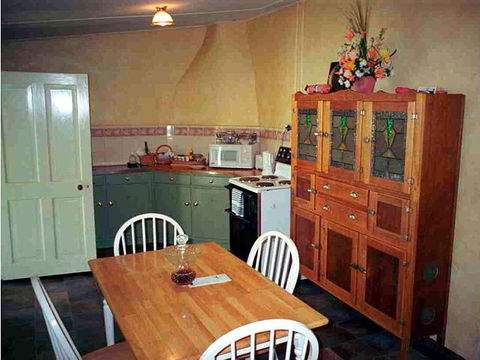 Goat Square Cottages - Hervey Bay Accommodation 3