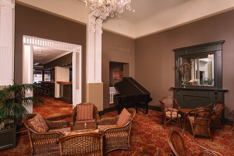 Hadley's Orient Hotel - Tourism Hervey Bay 9