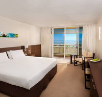 Holiday Inn Cairns Harbourside - Hervey Bay Accommodation