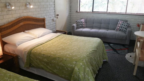 Holland Park Motel - Hervey Bay Accommodation 0