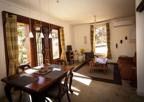 Hotham Ridge Winery & Cottages - Hervey Bay Accommodation 1