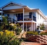 Lovering's Beach Houses - The Whitehouse Emu Bay - Hervey Bay Accommodation