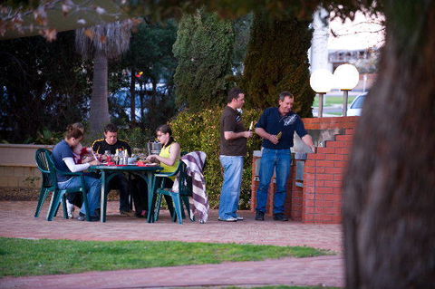 Loxton Hotel - Hervey Bay Accommodation 2