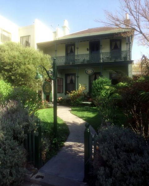 Magnolia Court Boutique Hotel - Hervey Bay Accommodation 1