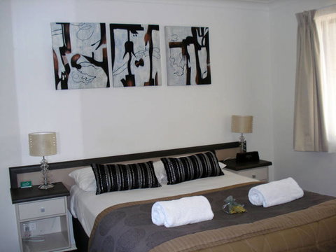Oakey Motor Inn - Hervey Bay Accommodation 3