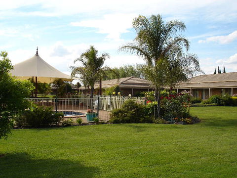 Paradise Lakes Motel - Hervey Bay Accommodation 1