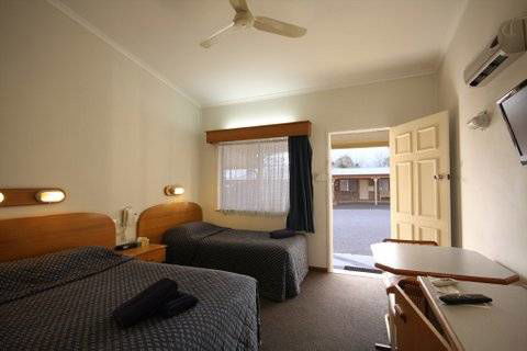 Rest Point Motor Inn And Hereford Steakhouse - Tourism Hervey Bay 0