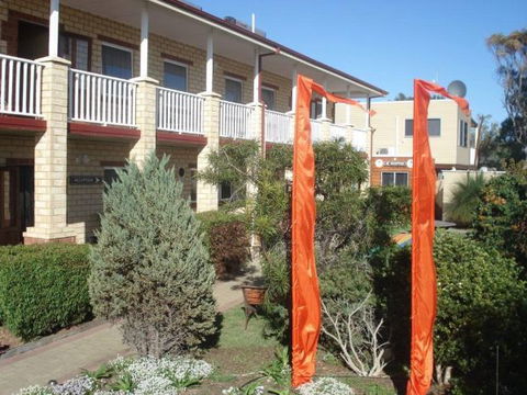 Baywatch Manor Augusta YHA - Hervey Bay Accommodation 4