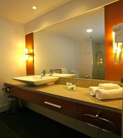 The Colmslie Hotel Suites & Conference Centre - Hervey Bay Accommodation 1
