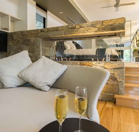 The Feathered Nest - Luxury Wildlife Retreat - Hervey Bay Accommodation