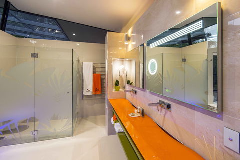 The Feathered Nest - Luxury Wildlife Retreat - Hervey Bay Accommodation 4