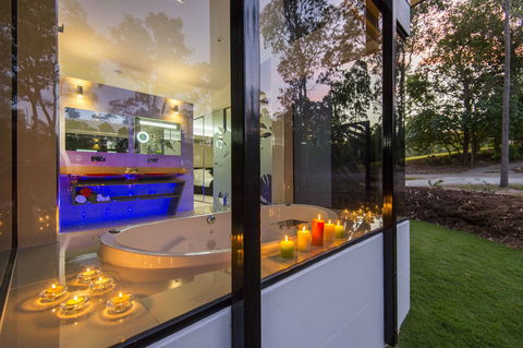 The Feathered Nest - Luxury Wildlife Retreat - Hervey Bay Accommodation 8