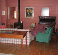 The Old School Country Retreat - Hervey Bay Accommodation