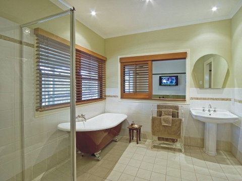 The Sanctuary Springbrook Guest House Cottage - Hervey Bay Accommodation 1