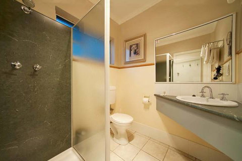 The Waterfront Wynyard - Hervey Bay Accommodation 2