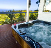 The White House Ocean View Spa Villa - Hervey Bay Accommodation