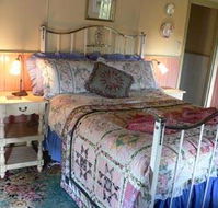 The Witches Garden - Cottage on the Creek - Hervey Bay Accommodation